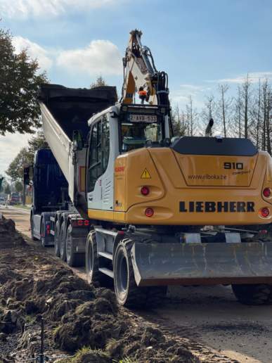 Liebherr A910 Compact