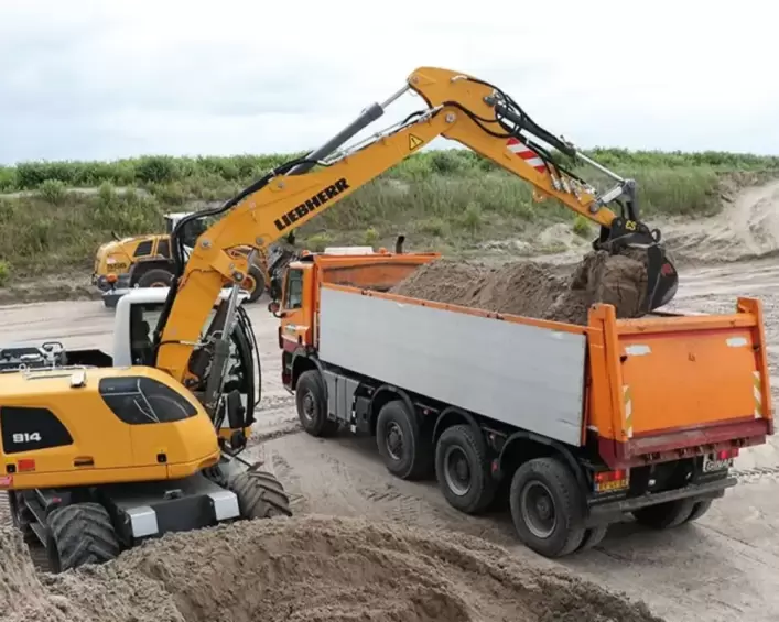 Liebherr A914