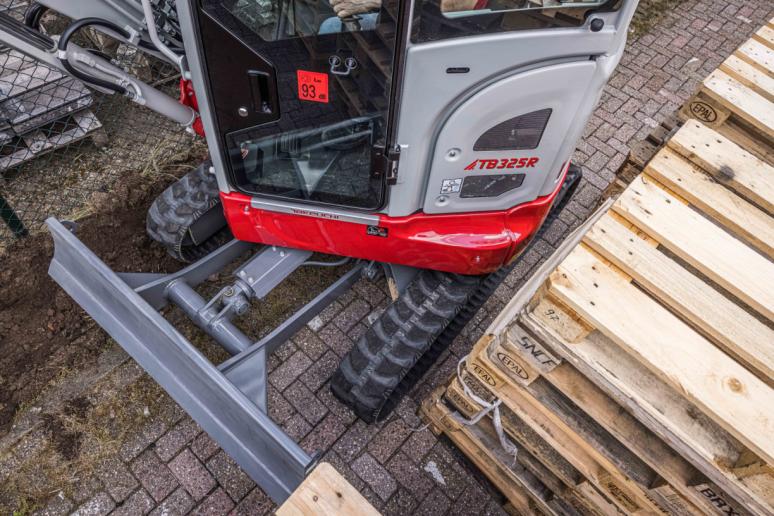 Takeuchi TB325 R